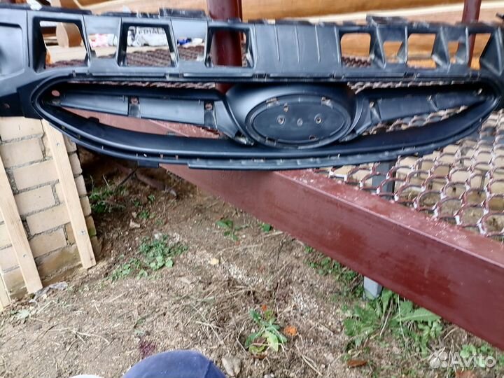 Верхняя решетка радиатора hyundai solaris