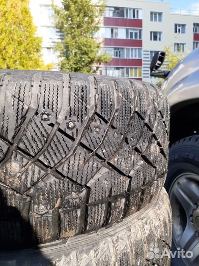 Nitto Therma Spike 225/50 R17