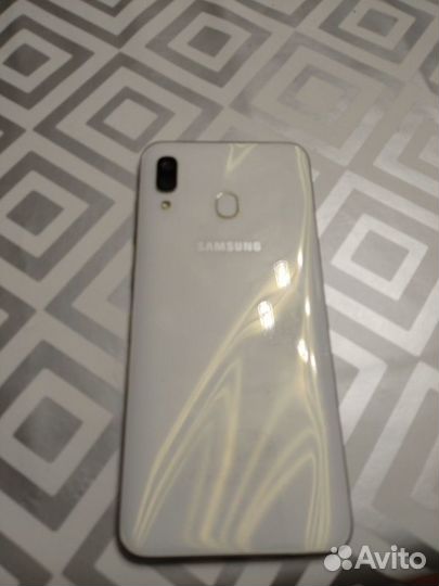 Samsung Galaxy A30, 3/32 ГБ