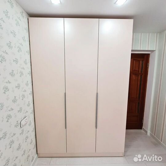 Шкаф распашной