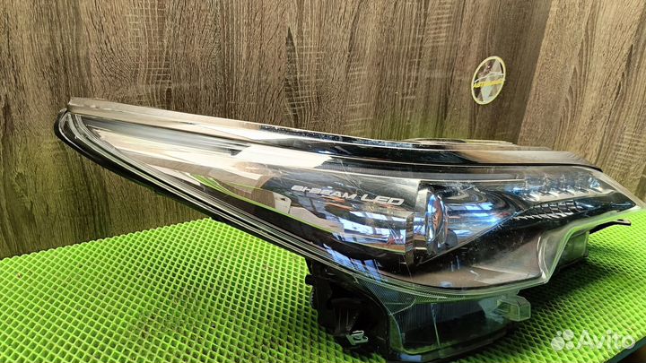 Фара правая Toyota Fortuner 2 15-20