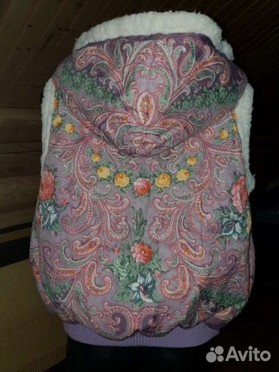 Жилетка безрукавка с капюшоном