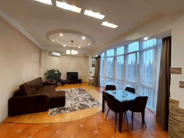 2-к. квартира, 71 м², 8/10 эт.