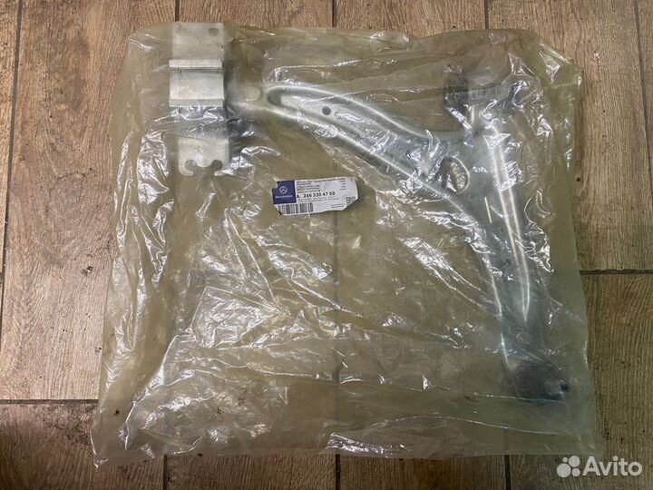 Рычаги нижние передней B200 w246