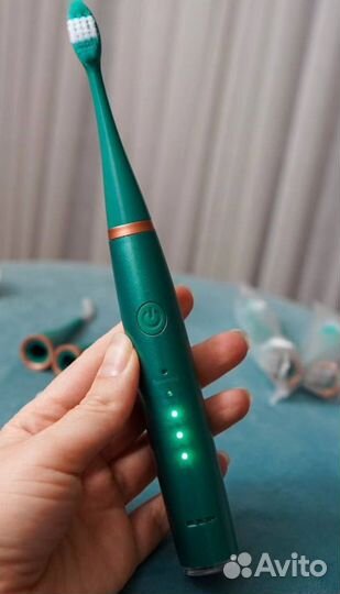 Электрическая зубная щетка