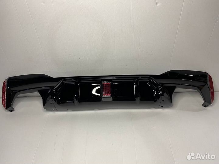 BMW G3O Диффузор перфоманс с доп. стоп сигналом