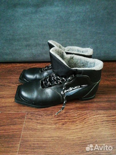 Продам лыжные ботинки