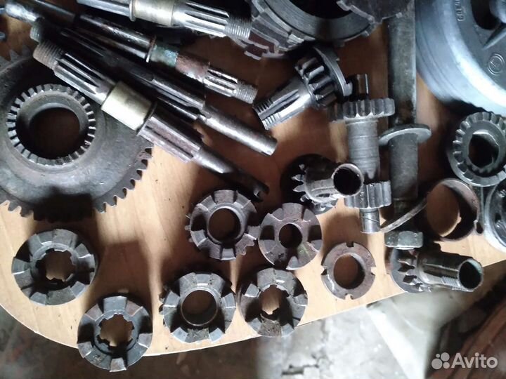 Запчасти на мопед Рига 16