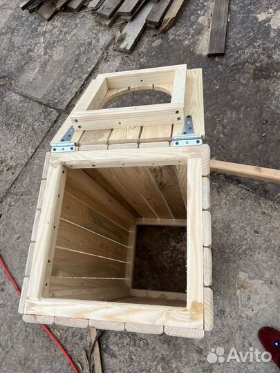 Мусорный бак дерево