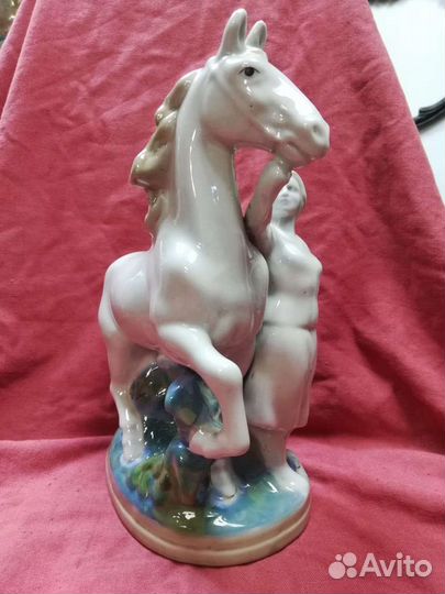 Статуэтка фарфор 