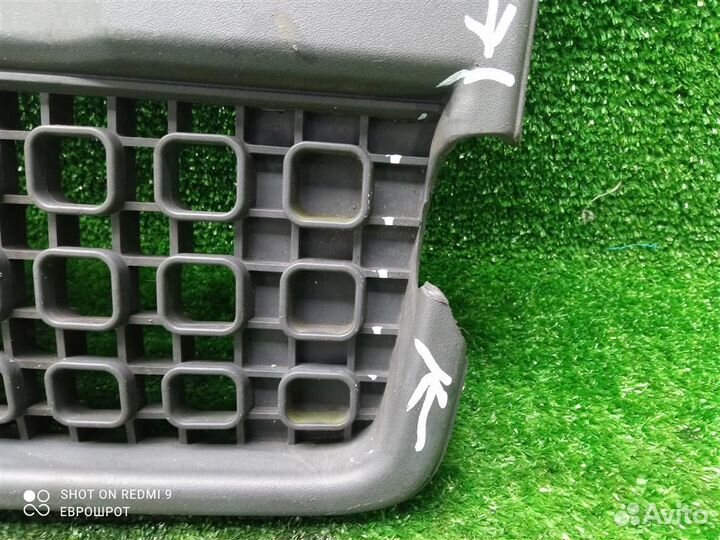 Решетка в бампер центральная Ford Fusion (2002-20