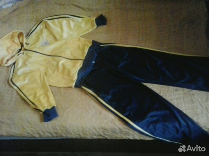 Костюм спортивный