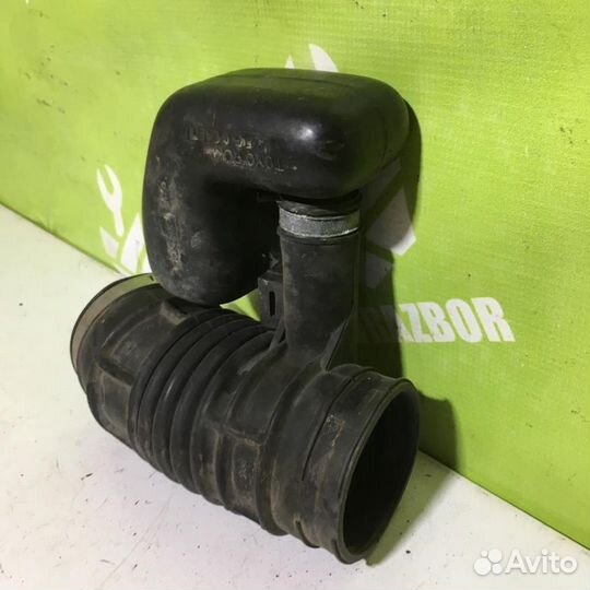 Патрубок воздушного фильтра Сузуки Гранд Витара