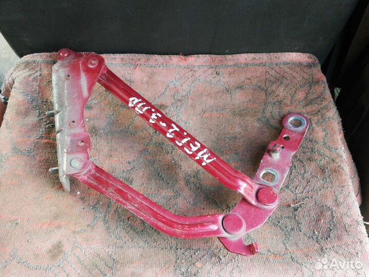 Петля крышки багажника Рено Меган 2