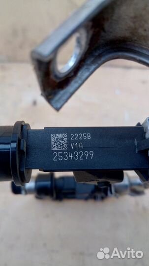 Рампа топливная Z16XEP на Опель Астра Н Зафира Б