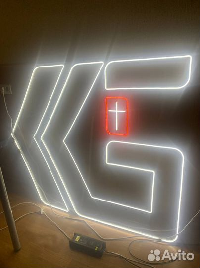 Неоновая вывеска. Дизайн в подарок
