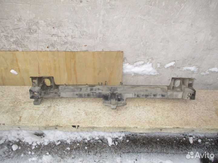 Кронштейн решетки радиатора Peugeot Partner 2