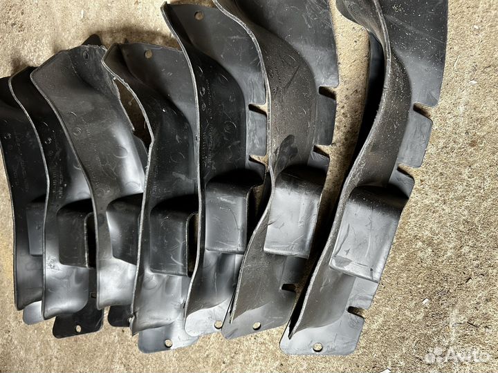 Брызговик передний правый Skoda rapid 2