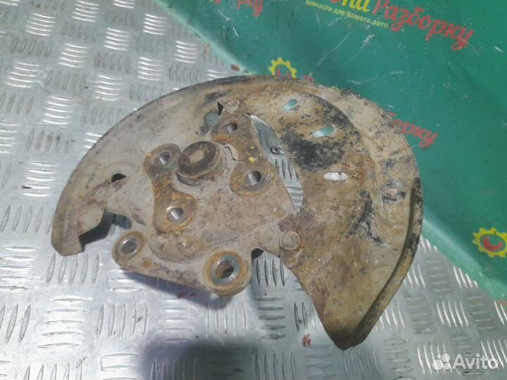 Кулак задний Renault Fluence седан 1.6 2010