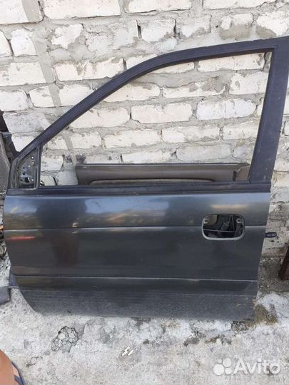 Дверь передняя Mitsubishi Chariot