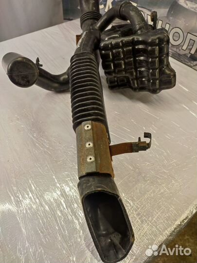 Патрубок воздушный Nissan Primera P10