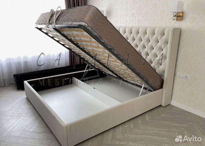 Кровать двуспальная с подъемным механизмом