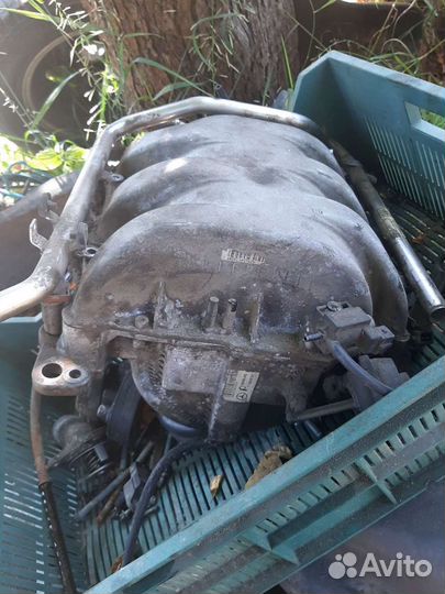 Впускнои колектор на мерседес е210 2.4л