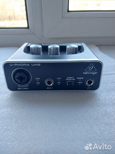 Внешняя звуковая карта Behringer U-phoria UM2
