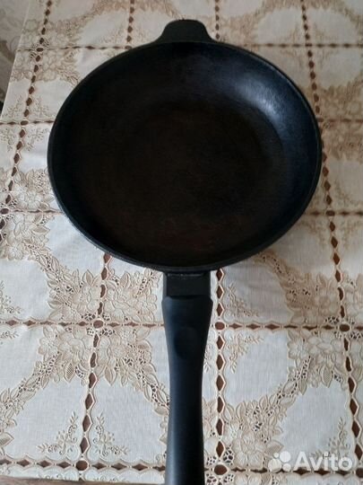 Продам чугунную сковородку