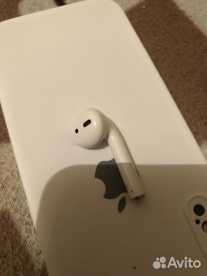 AirPods(оригинал) кейс и правый наушник