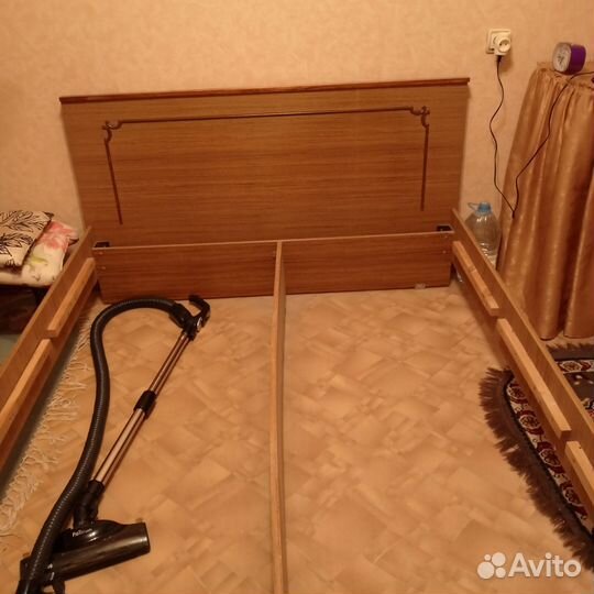 Кровать двухспальная бу без матраса