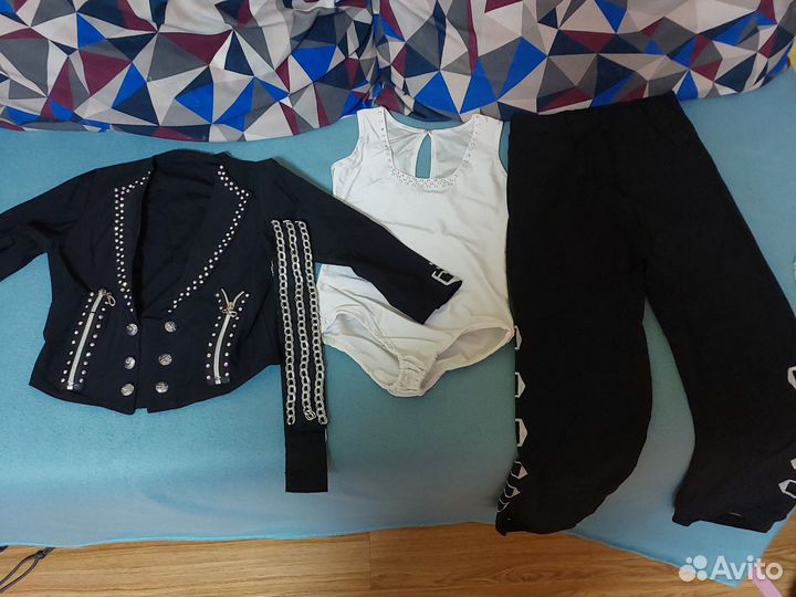 Костюм для выступлений по фигурному катанию