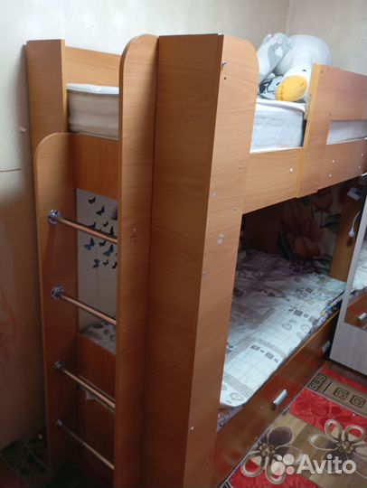Двухъярусная кровать