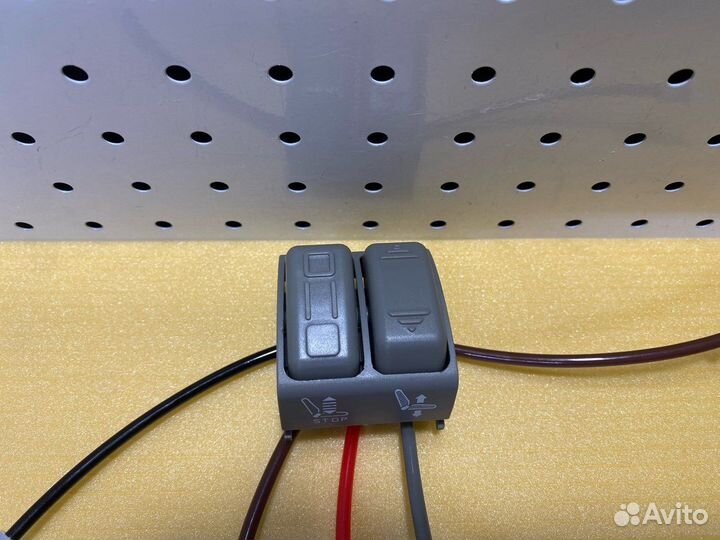 Клавиши управления подъемом сидения Scania P R G