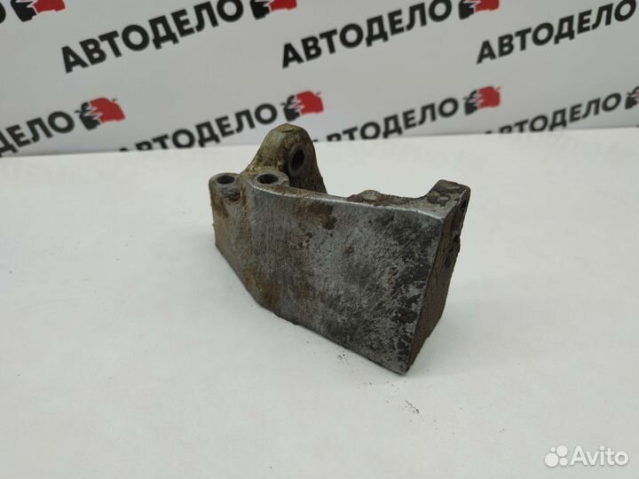 Кронштейн насоса гур Nissan Lucino N15 1995 г.в