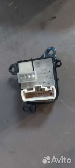 Блок управления зеркалами на Toyota Mark X