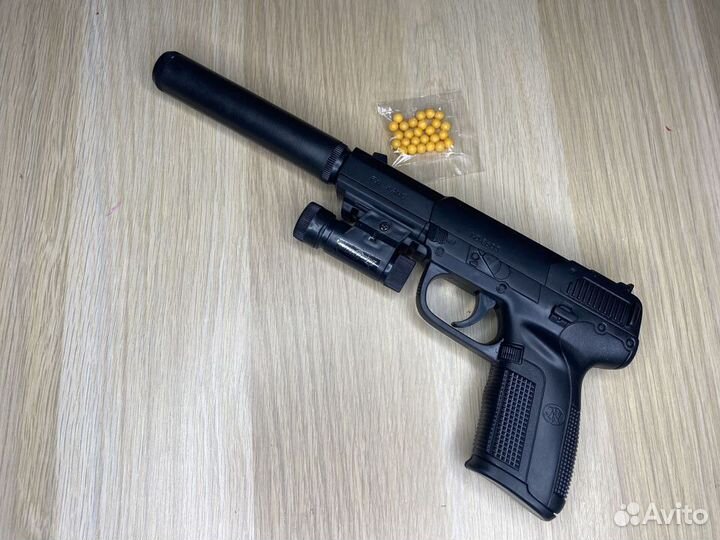 Игрушечный пистолет