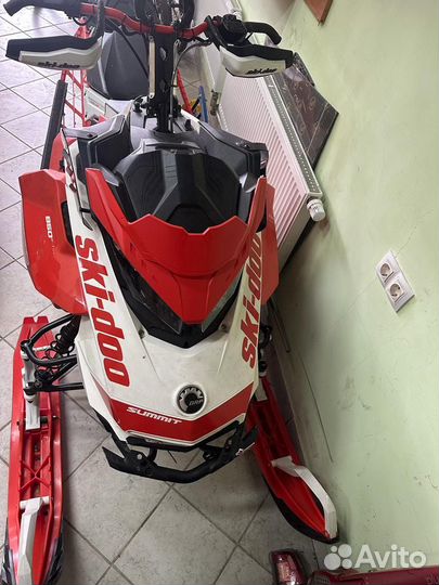 Ski-doo summit X Expert 154 850 E-Tec