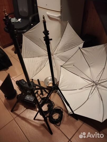 Комплект студийного света Megajet DHL-1K