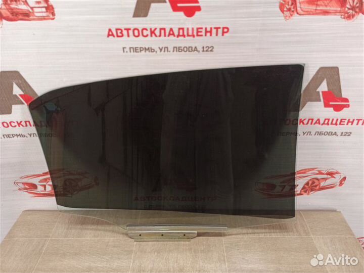 Стекло двери задней левой Toyota Corolla (E18 )