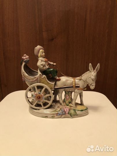 Фарфоровая статуэтка германия