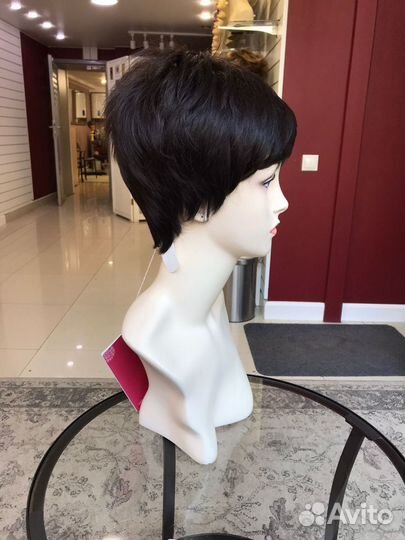 Короткий парик