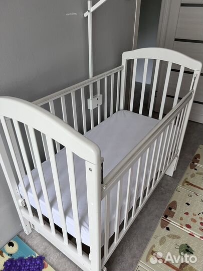 Детская кровать с маятником