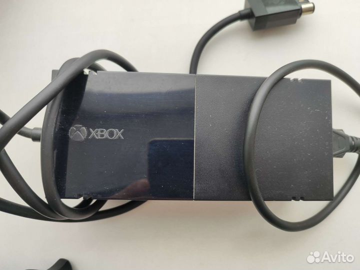 Xbox One + Kinect + 2 джойстика + 7 дисков