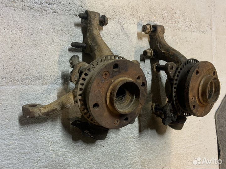 Поворотный кулак Volkswagen Passat b4