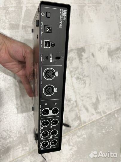 Звуковая карта / аудиоинтерфейс Steinberg UR44