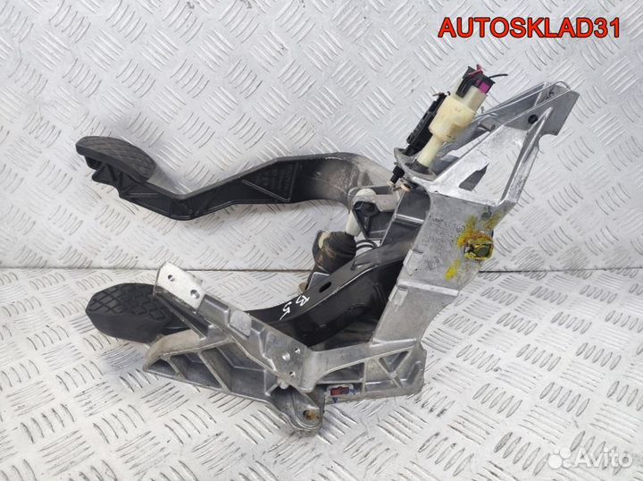Блок педалей МКПП Volkswagen Passat B5 8D1721117K