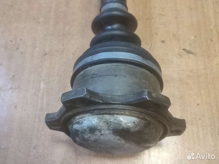 Привод передний левый VW Passat B5+8D0407271EH