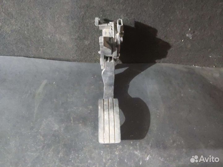Педаль газа Renault Logan 2