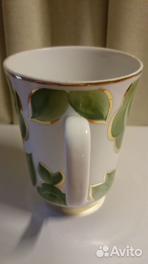 Бокал с блюдцем